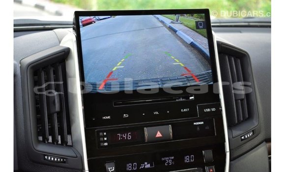 Acheter Import Voiture Toyota Land Cruiser Noir à Import - Dubai, Central Acheter Import Voiture Toyota Land Cruiser Noir à Import - Dubai, Central