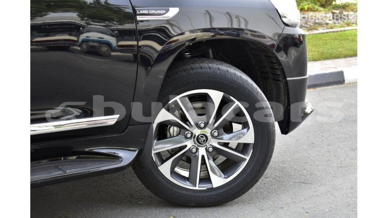 Big with watermark toyota land cruiser central import dubai 5551