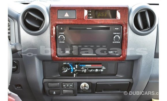 Acheter Import Voiture Toyota Land Cruiser Gris à Import - Dubai, Central Acheter Import Voiture Toyota Land Cruiser Gris à Import - Dubai, Central