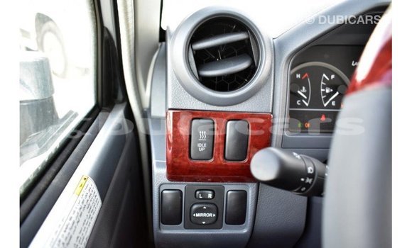 Acheter Import Voiture Toyota Land Cruiser Gris à Import - Dubai, Central Acheter Import Voiture Toyota Land Cruiser Gris à Import - Dubai, Central