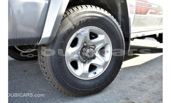 Acheter Import Voiture Toyota Land Cruiser Gris à Import - Dubai, Central Acheter Import Voiture Toyota Land Cruiser Gris à Import - Dubai, Central