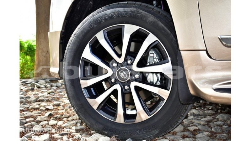 Big with watermark toyota land cruiser central import dubai 5554
