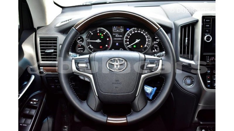Big with watermark toyota land cruiser central import dubai 5554