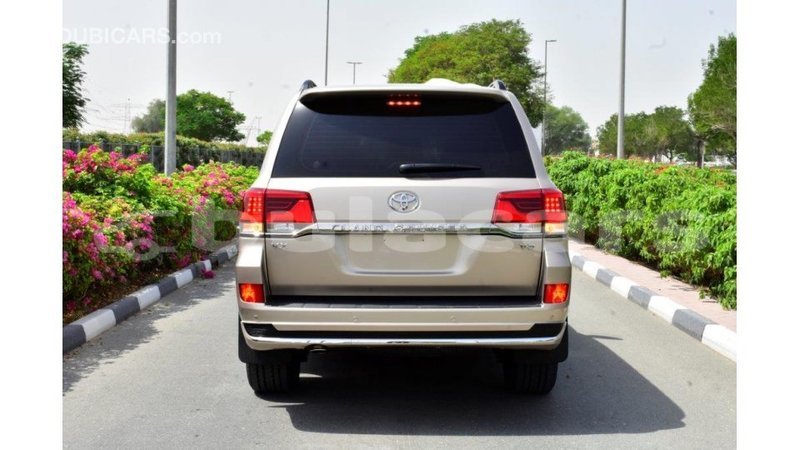Big with watermark toyota land cruiser central import dubai 5554