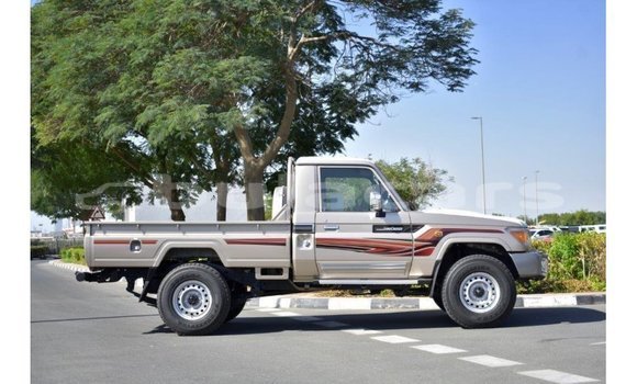 Acheter Import Voiture Toyota Land Cruiser Autre à Import - Dubai, Central Acheter Import Voiture Toyota Land Cruiser Autre à Import - Dubai, Central