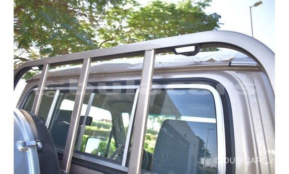 Acheter Import Voiture Toyota Land Cruiser Autre à Import - Dubai, Central Acheter Import Voiture Toyota Land Cruiser Autre à Import - Dubai, Central