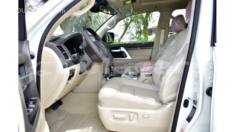 Big with watermark toyota land cruiser central import dubai 5558