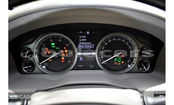 Acheter Import Voiture Toyota Land Cruiser Blanc à Import - Dubai, Central Acheter Import Voiture Toyota Land Cruiser Blanc à Import - Dubai, Central