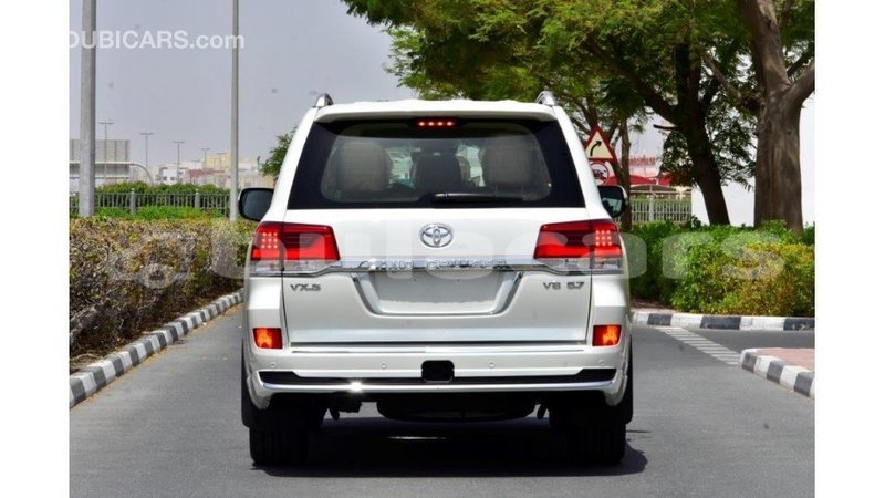 Big with watermark toyota land cruiser central import dubai 5558