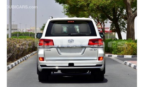 Acheter Import Voiture Toyota Land Cruiser Blanc à Import - Dubai, Central Acheter Import Voiture Toyota Land Cruiser Blanc à Import - Dubai, Central