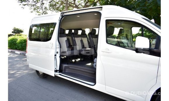 Acheter Import Voiture Toyota Hiace Blanc à Import - Dubai, Central Acheter Import Voiture Toyota Hiace Blanc à Import - Dubai, Central