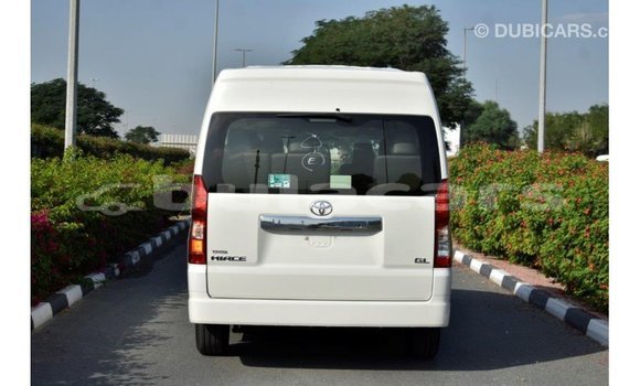 Acheter Import Voiture Toyota Hiace Blanc à Import - Dubai, Central Acheter Import Voiture Toyota Hiace Blanc à Import - Dubai, Central