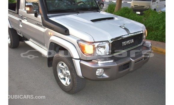 Acheter Import Voiture Toyota Land Cruiser Gris à Import - Dubai, Central Acheter Import Voiture Toyota Land Cruiser Gris à Import - Dubai, Central