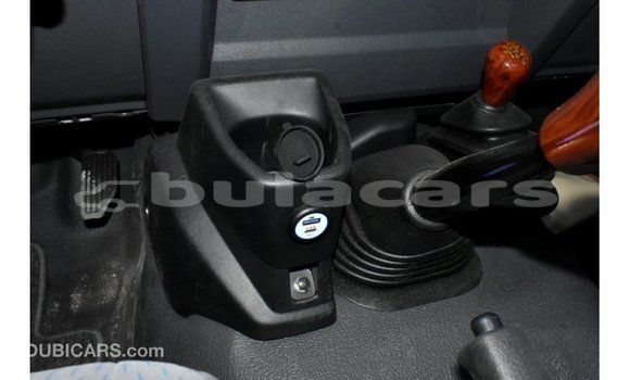 Acheter Import Voiture Toyota Land Cruiser Gris à Import - Dubai, Central Acheter Import Voiture Toyota Land Cruiser Gris à Import - Dubai, Central