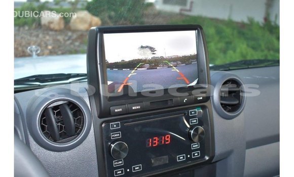 Acheter Import Voiture Toyota Land Cruiser Gris à Import - Dubai, Central Acheter Import Voiture Toyota Land Cruiser Gris à Import - Dubai, Central