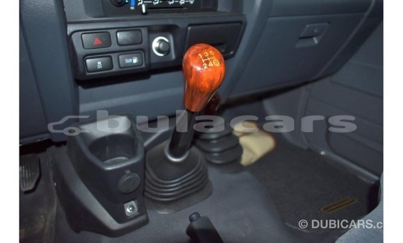 Acheter Import Voiture Toyota Land Cruiser Gris à Import - Dubai, Central Acheter Import Voiture Toyota Land Cruiser Gris à Import - Dubai, Central