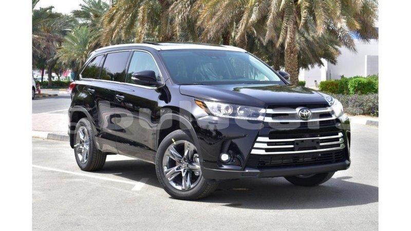 Big with watermark toyota highlander central import dubai 5561