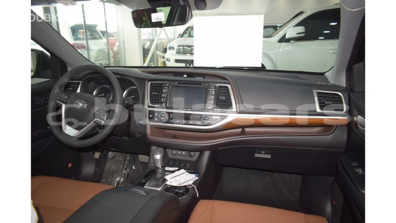 Big with watermark toyota highlander central import dubai 5561