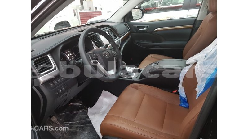 Big with watermark toyota highlander central import dubai 5561