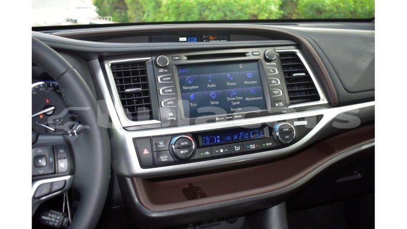 Big with watermark toyota highlander central import dubai 5561