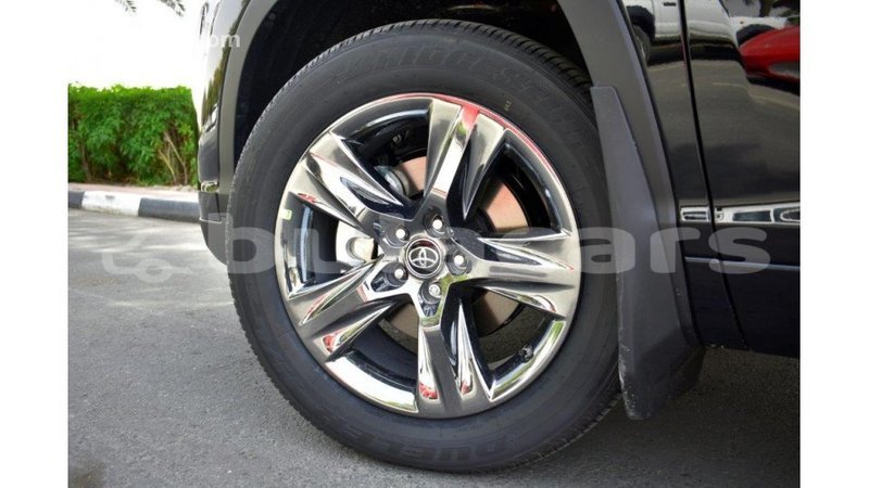 Big with watermark toyota highlander central import dubai 5561
