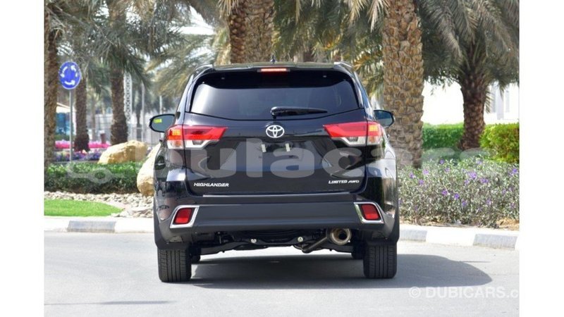 Big with watermark toyota highlander central import dubai 5561
