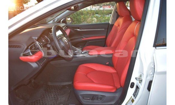 Acheter Import Voiture Toyota Camry Blanc à Import - Dubai, Central Acheter Import Voiture Toyota Camry Blanc à Import - Dubai, Central
