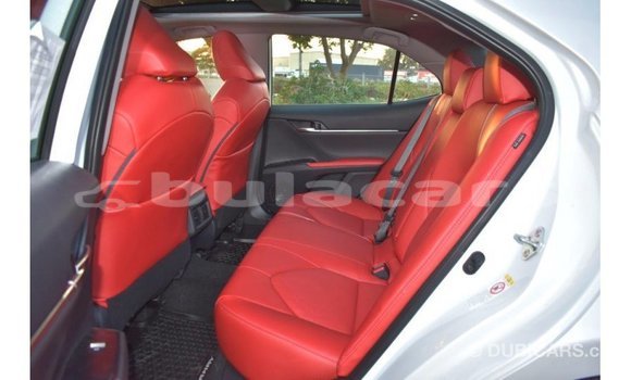 Acheter Import Voiture Toyota Camry Blanc à Import - Dubai, Central Acheter Import Voiture Toyota Camry Blanc à Import - Dubai, Central