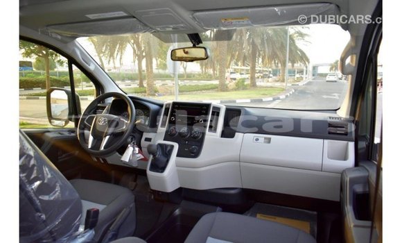 Acheter Import Voiture Toyota Hiace Blanc à Import - Dubai, Central Acheter Import Voiture Toyota Hiace Blanc à Import - Dubai, Central