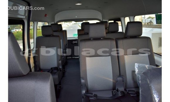 Acheter Import Voiture Toyota Hiace Blanc à Import - Dubai, Central Acheter Import Voiture Toyota Hiace Blanc à Import - Dubai, Central