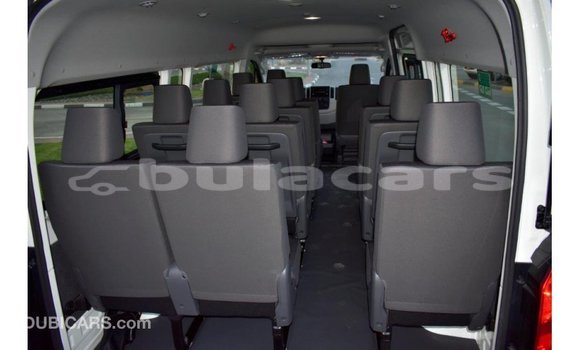 Acheter Import Voiture Toyota Hiace Blanc à Import - Dubai, Central Acheter Import Voiture Toyota Hiace Blanc à Import - Dubai, Central