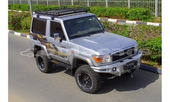 Acheter Import Voiture Toyota Land Cruiser Gris à Import - Dubai, Central Acheter Import Voiture Toyota Land Cruiser Gris à Import - Dubai, Central