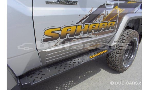 Acheter Import Voiture Toyota Land Cruiser Gris à Import - Dubai, Central Acheter Import Voiture Toyota Land Cruiser Gris à Import - Dubai, Central