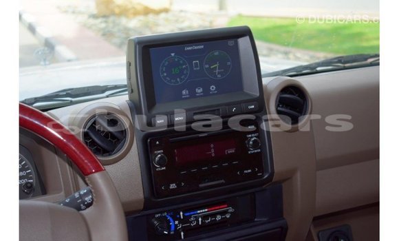 Acheter Import Voiture Toyota Land Cruiser Gris à Import - Dubai, Central Acheter Import Voiture Toyota Land Cruiser Gris à Import - Dubai, Central