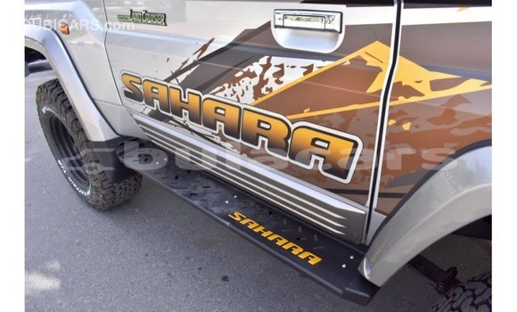 Acheter Import Voiture Toyota Land Cruiser Gris à Import - Dubai, Central Acheter Import Voiture Toyota Land Cruiser Gris à Import - Dubai, Central