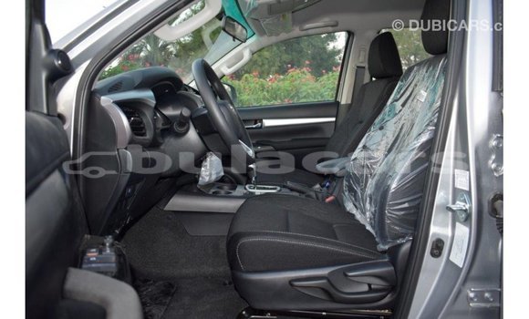 Acheter Import Voiture Toyota Hilux Gris à Import - Dubai, Central Acheter Import Voiture Toyota Hilux Gris à Import - Dubai, Central