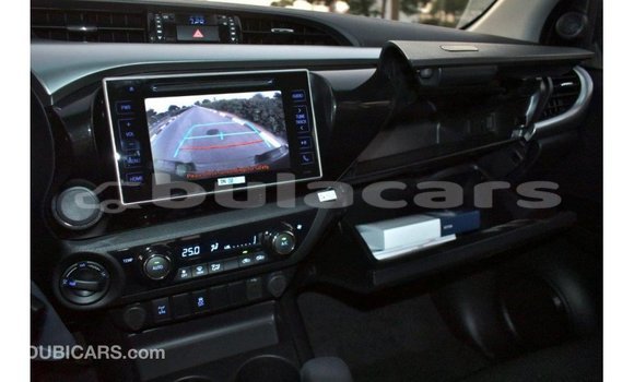 Acheter Import Voiture Toyota Hilux Gris à Import - Dubai, Central Acheter Import Voiture Toyota Hilux Gris à Import - Dubai, Central