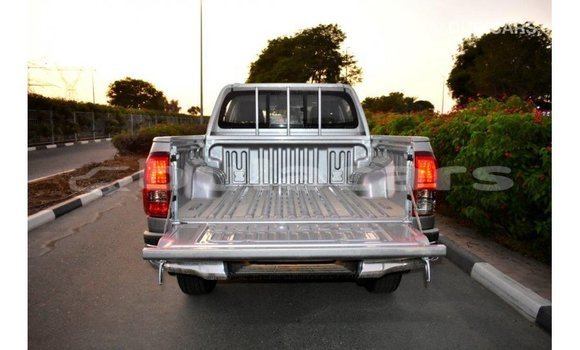 Acheter Import Voiture Toyota Hilux Gris à Import - Dubai, Central Acheter Import Voiture Toyota Hilux Gris à Import - Dubai, Central