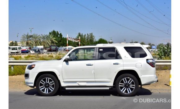 Acheter Import Voiture Toyota 4Runner Blanc à Import - Dubai, Central Acheter Import Voiture Toyota 4Runner Blanc à Import - Dubai, Central