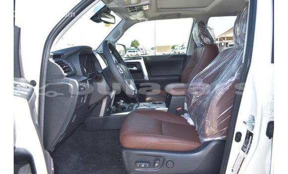 Acheter Import Voiture Toyota 4Runner Blanc à Import - Dubai, Central Acheter Import Voiture Toyota 4Runner Blanc à Import - Dubai, Central