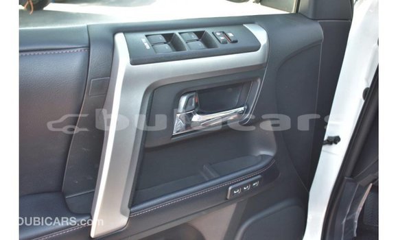 Acheter Import Voiture Toyota 4Runner Blanc à Import - Dubai, Central Acheter Import Voiture Toyota 4Runner Blanc à Import - Dubai, Central