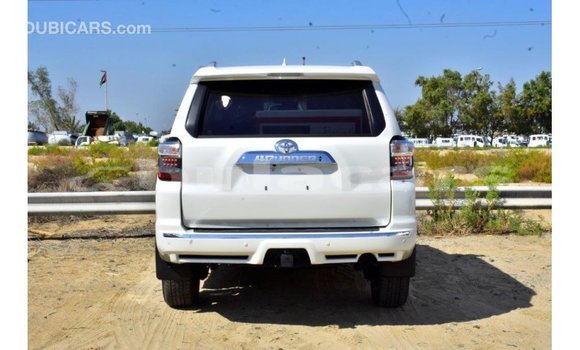 Acheter Import Voiture Toyota 4Runner Blanc à Import - Dubai, Central Acheter Import Voiture Toyota 4Runner Blanc à Import - Dubai, Central