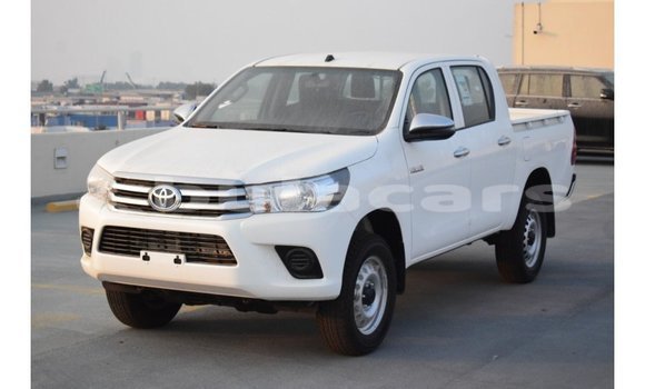 Acheter Import Voiture Toyota Hilux Blanc à Import - Dubai, Central Acheter Import Voiture Toyota Hilux Blanc à Import - Dubai, Central