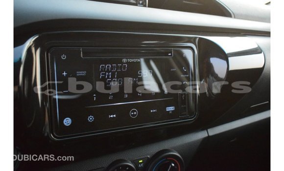 Acheter Import Voiture Toyota Hilux Blanc à Import - Dubai, Central Acheter Import Voiture Toyota Hilux Blanc à Import - Dubai, Central