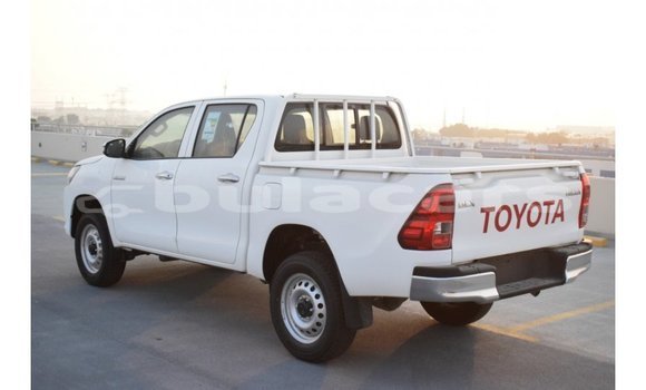 Acheter Import Voiture Toyota Hilux Blanc à Import - Dubai, Central Acheter Import Voiture Toyota Hilux Blanc à Import - Dubai, Central