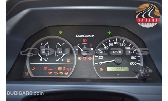 Acheter Import Voiture Toyota Land Cruiser Rouge à Import - Dubai, Central Acheter Import Voiture Toyota Land Cruiser Rouge à Import - Dubai, Central