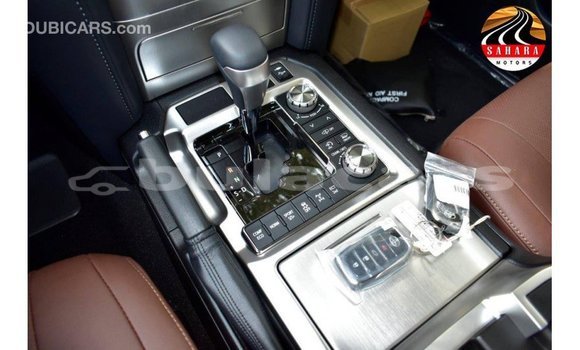 Acheter Import Voiture Toyota Land Cruiser Noir à Import - Dubai, Central Acheter Import Voiture Toyota Land Cruiser Noir à Import - Dubai, Central