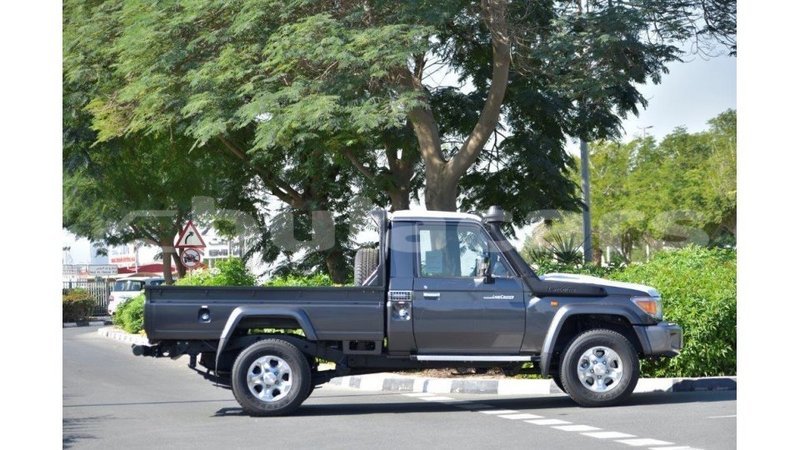 Big with watermark toyota land cruiser central import dubai 5574