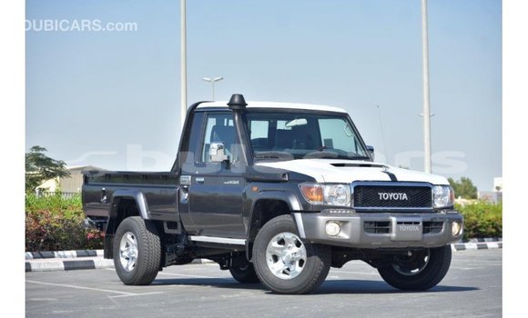 Acheter Import Voiture Toyota Land Cruiser Gris à Import - Dubai, Central Acheter Import Voiture Toyota Land Cruiser Gris à Import - Dubai, Central