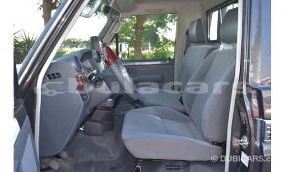 Acheter Import Voiture Toyota Land Cruiser Gris à Import - Dubai, Central Acheter Import Voiture Toyota Land Cruiser Gris à Import - Dubai, Central